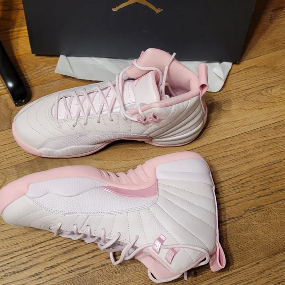 Jordan Kids Sneakers in White and Light Pink - Picture 13 of 13